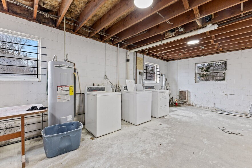 Building Photo - 4200 N Arlington Ave