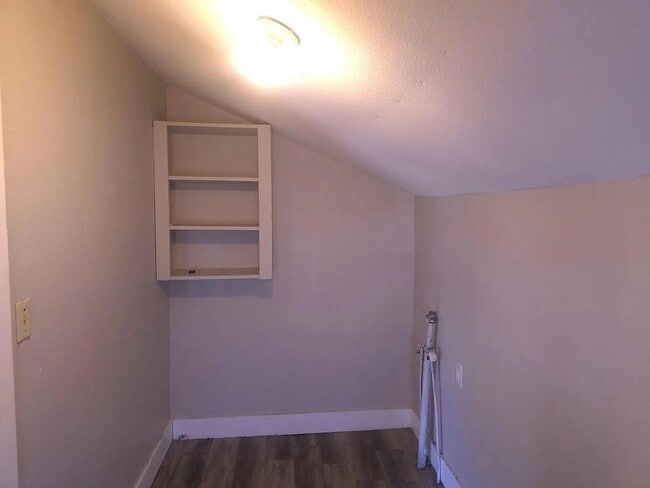 Building Photo - 405 24th St SE