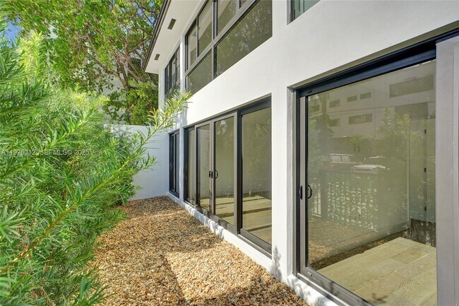 Building Photo - 200 Sunrise Dr