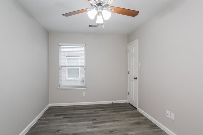 Building Photo - 4843 Fair Oak Dale Ln