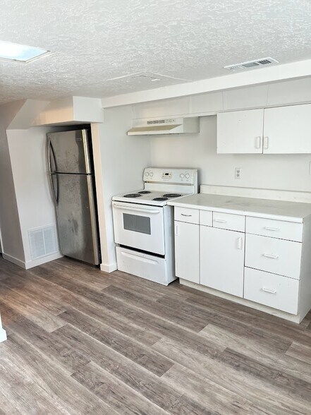 Kitchen - 47-2 E 800 S