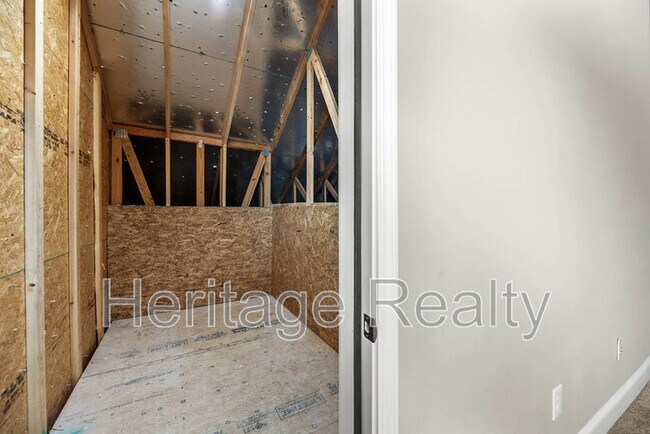 Building Photo - 925 Brookwood Ln