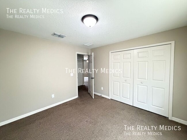 Building Photo - 15741 SW 23rd Avenue Rd