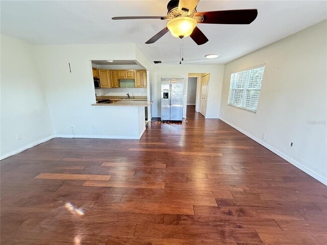 Building Photo - 2202 Clubhouse Dr