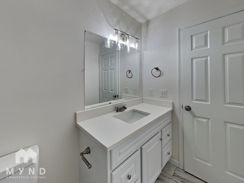 Building Photo - 1121 Holt Hills Pl