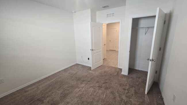 Building Photo - 3358 Summerdale Way