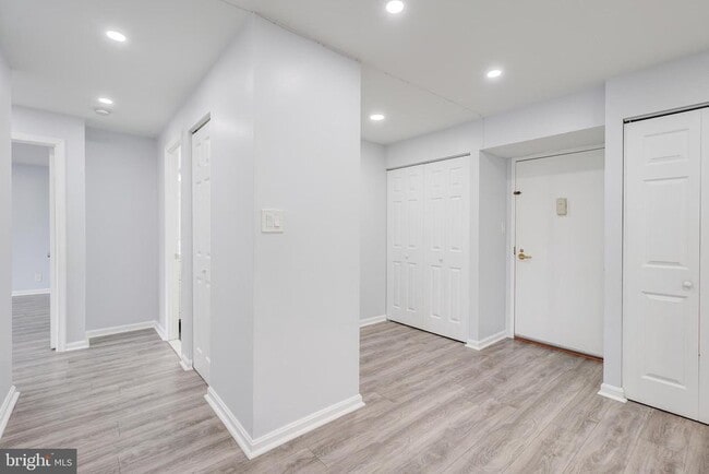 Building Photo - 3800 Powell Ln