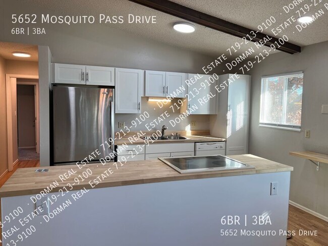 Building Photo - $500 OFF the first month of rent! Modern a...