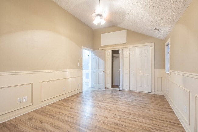 Building Photo - Cozy 3 BR/2 BA Single-Family Home in Halet...