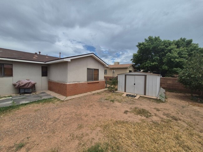 Building Photo - Charming 3 Bedroom 1.5 Bathroom home