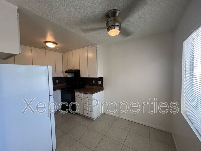 Building Photo - 556 E Chuckwalla Rd