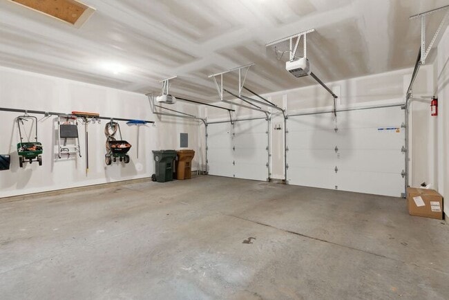 Building Photo - 2 Lodge Dr