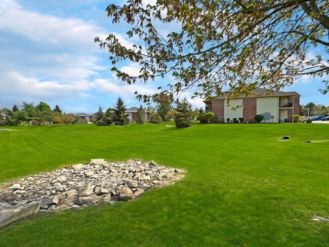 Building Photo - Minutes from Adrian College************** Massive 2 Bedroom 2 Bath*****************Rent $1,150/month