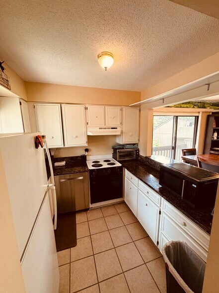 Building Photo - 800 Saint Andrews Dr