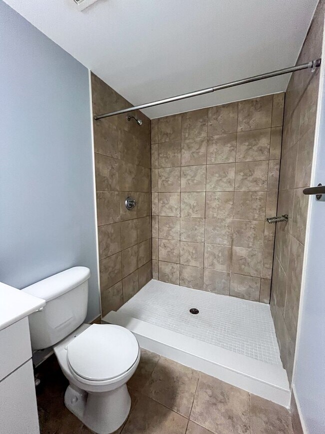 Building Photo - 2515 SW 35th Pl