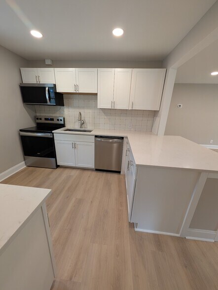 Building Photo - 834 Prince John Dr