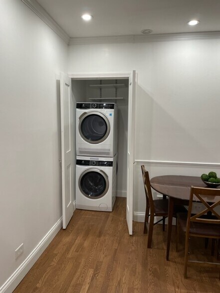 Building Photo - 1228 N Dearborn St