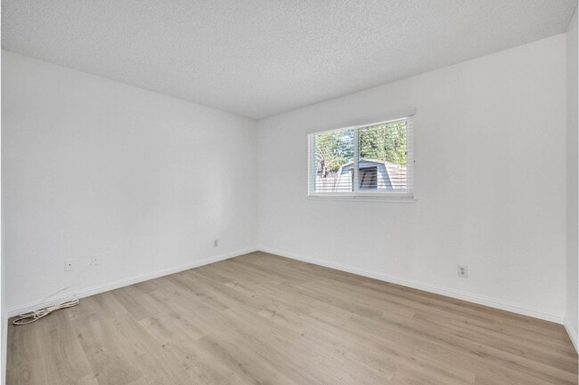 Building Photo - 15 Sunborg Ct