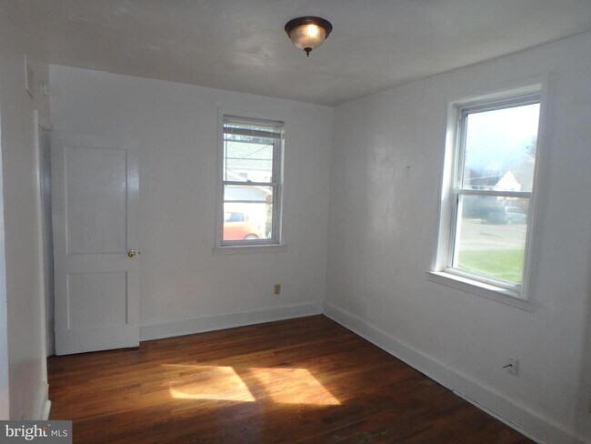 Building Photo - 115 Harding Ave