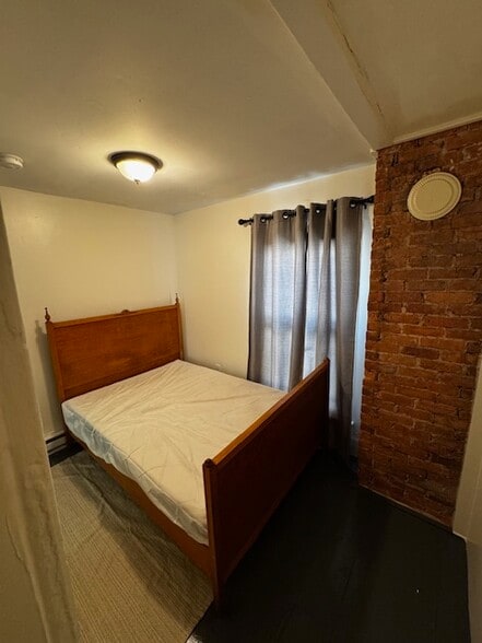 Suite 3-Apt A - 26 Meredith St
