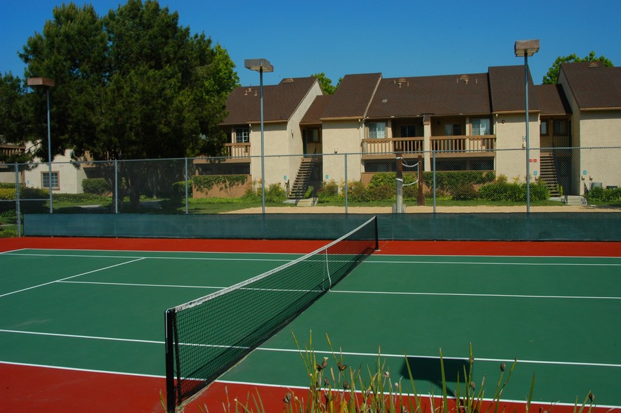 Tennis Court - Rose Pointe Apartments