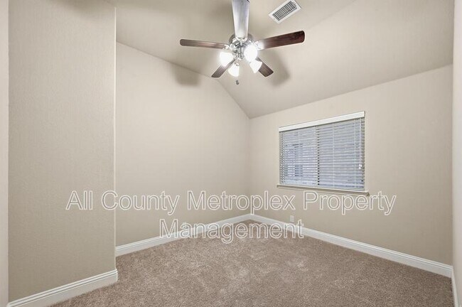 Building Photo - 556 Avery Pt