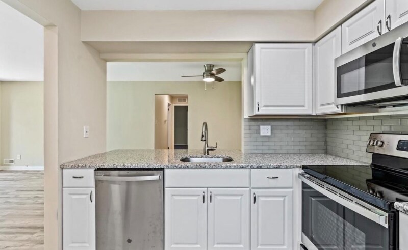 Building Photo - 318A Delancey Pl