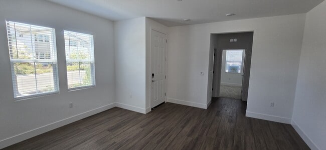 Building Photo - 3217 Shrute Dr