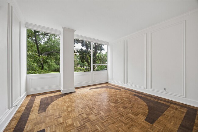 Building Photo - 2701 Westheimer Rd