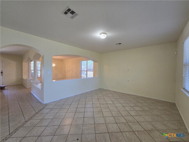 Building Photo - 5000 Willamette Ln