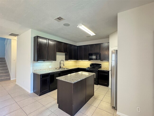 Building Photo - 8107 Gran Villa Dr