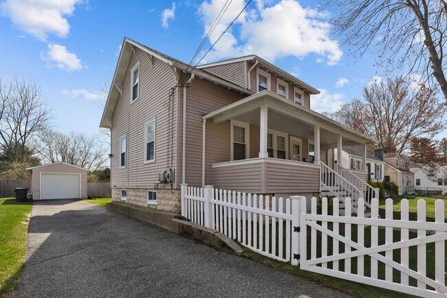 Building Photo - 56 Errol St