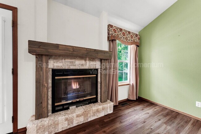 Building Photo - 1111 W Poplar St