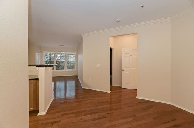 Building Photo - 1 Bed 1 Bath - North Bethesda Condo - One Car Garage