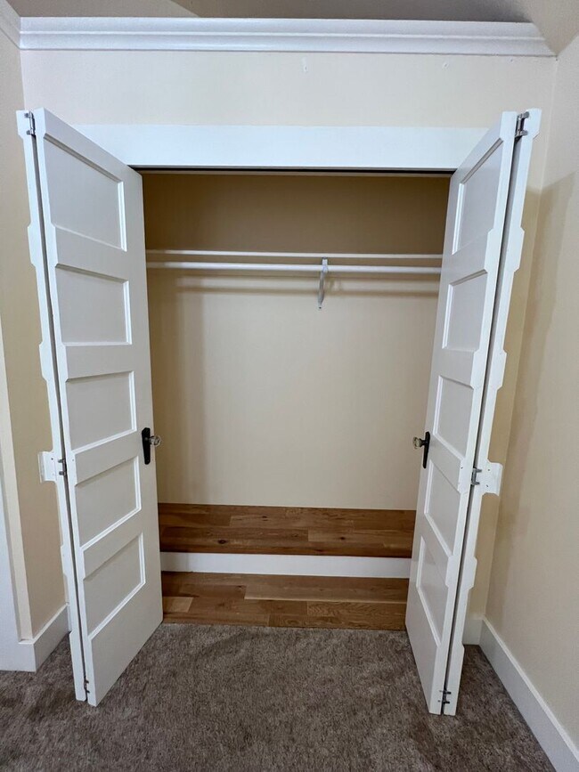 Building Photo - Charming 1 bedroom 1 bath cottage tucked off the beaten path but in down town Grass Valley with p...