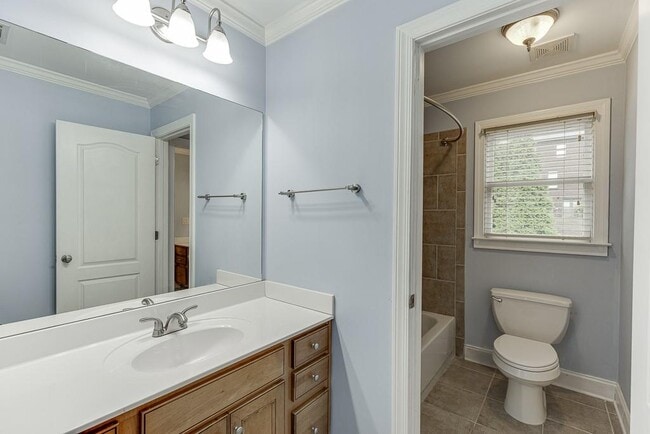 Building Photo - 940 Chateau Forest Rd