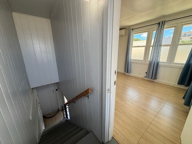 Building Photo - Spacious 1 Bedroom w/ Parking – Honolulu (...