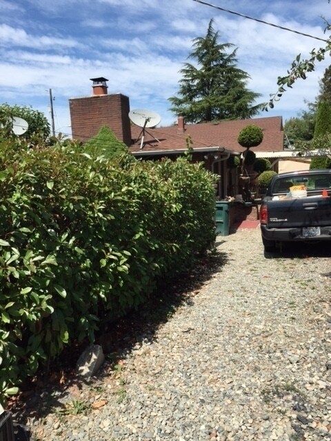 Building Photo - Greenwood Duplex