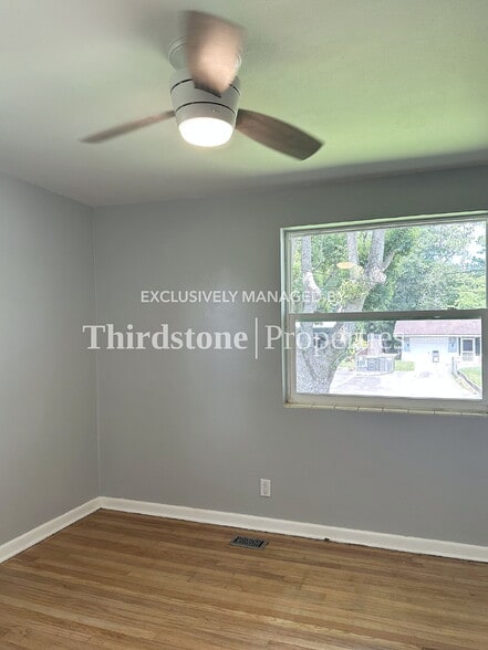 Building Photo - 1120 Skye Dr E