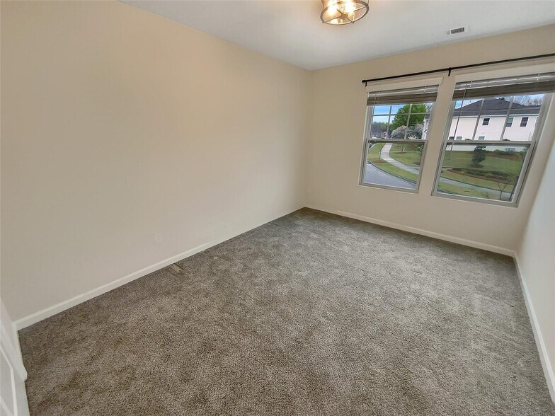Building Photo - 11052 Chalkbark Ln