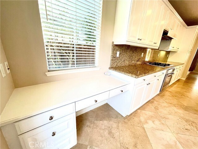 Building Photo - 16 Kingsway Dr