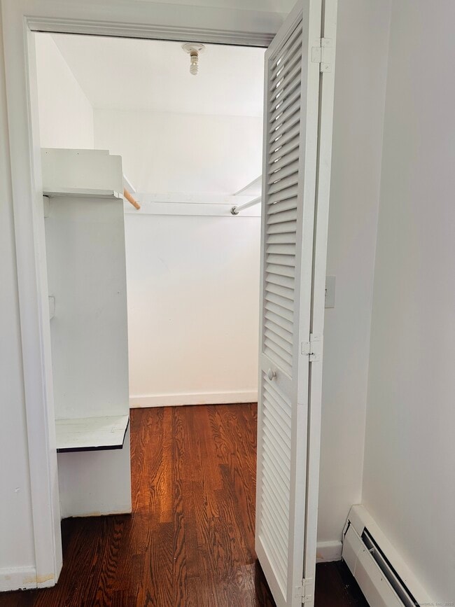 Building Photo - 266 Linwood St