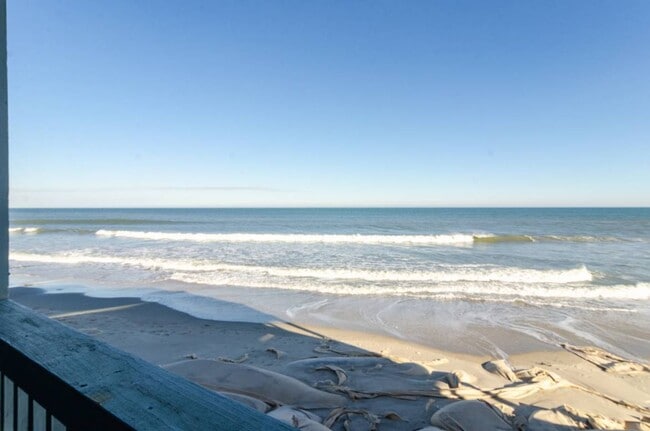 Building Photo - 1437 Fort Fisher Blvd S