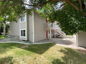 Building Photo - 2 Bed with Carport! Walk to MSU! Pet Frien...