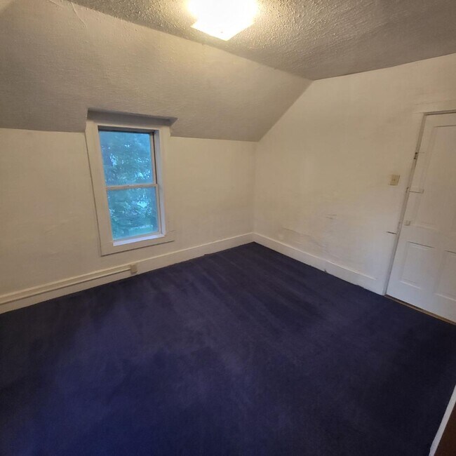 Building Photo - 119 Elm St