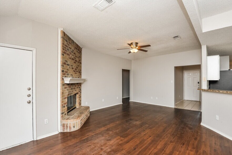 Building Photo - 1040 Glencrest Dr