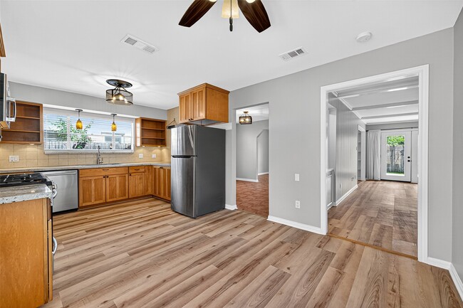 Building Photo - 2107 Briargreen Dr