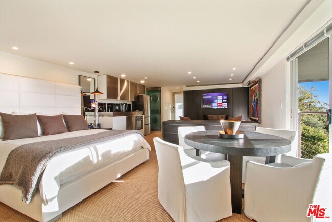 Building Photo - 9416 Beverlycrest Dr