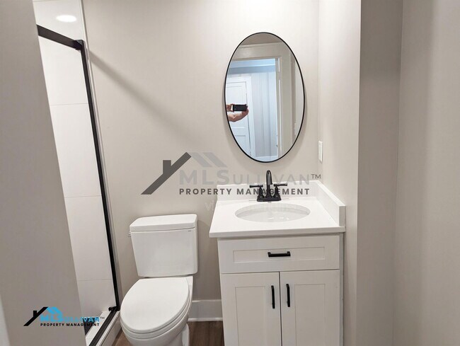 Building Photo - 229 W Elm St