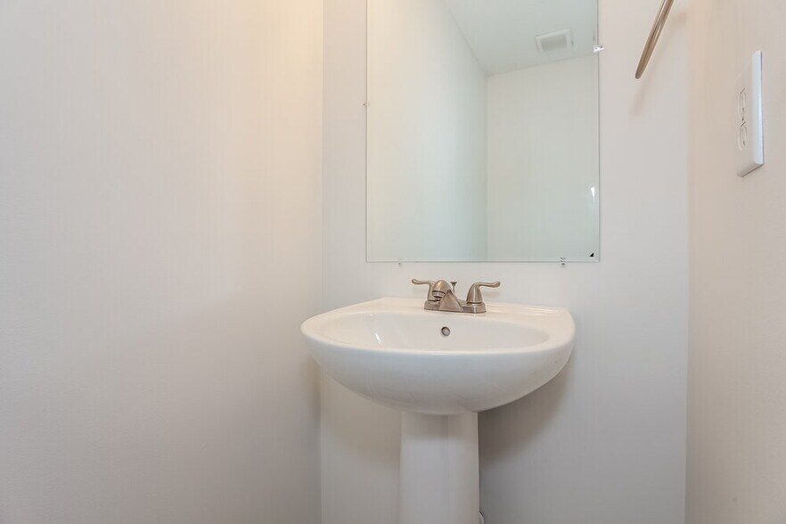 Building Photo - 8806 Samara Ct